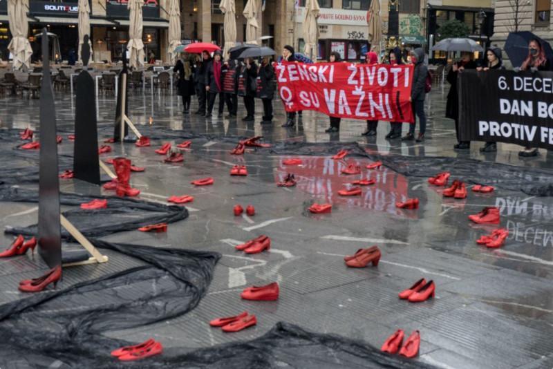 “La guerra siempre vuelve a casa”: continuidad de la violencia sexual en la guerra y en la paz…(2)