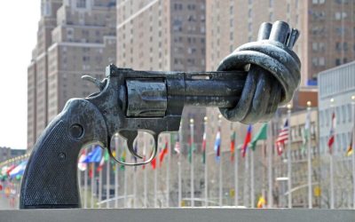 Porqué funciona la resistencia civil (3) El principio del fin del mito de la superioridad en eficacia de la violencia respecto a la noviolencia