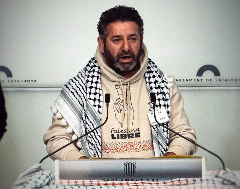 Riesgo extremo para Saif, activista de la noviolencia palestina, secuestrado por Israel Saif Abukeshek ha sido acusado de terrorismo por una entidad que lo practica cotidianamente